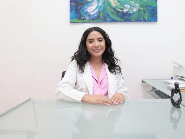 Doctora angélica de jesús oncóloga en mérida sonriendo